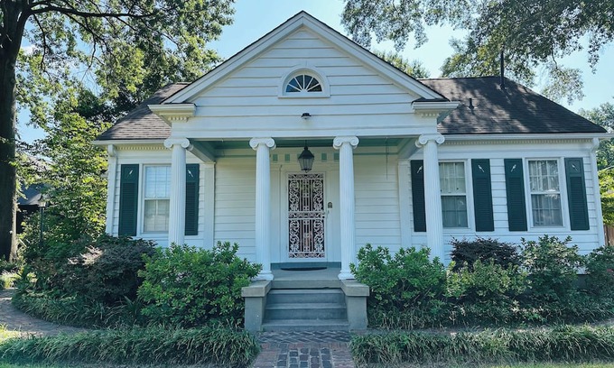 Central Gardens House | 3-bedroom house in awesome Memphis with AC