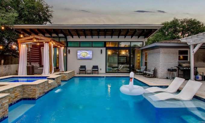 Westbury House | Paradise Retreat: Heated Pool, Jacuzzi & 75” TV