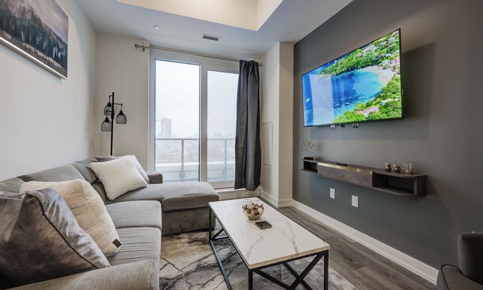 Kitchener Condo | Luxury Two Bedroom Condo w/King Bed & Gym
