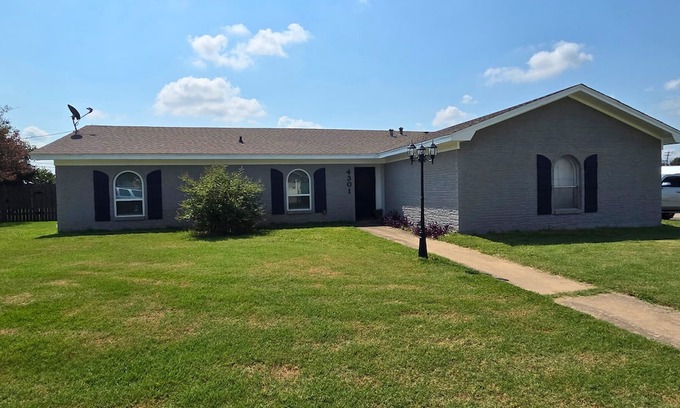 Bellmead House | The Cozy Corner - Pet friendly & 10 minutes from downtown, away from the traffic
