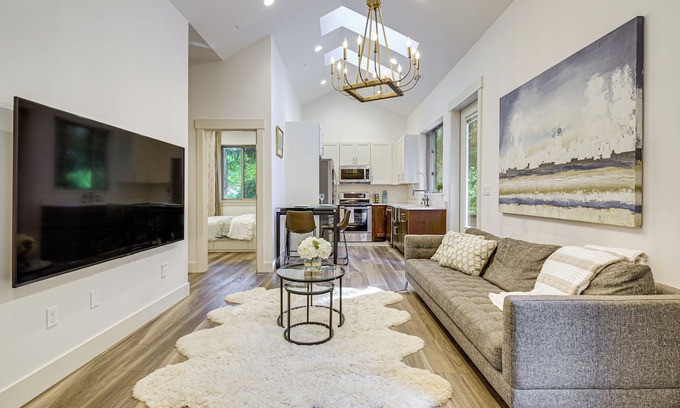 Redmond House | 5 Mi to Chateau Ste Michelle: Creekside Escape!