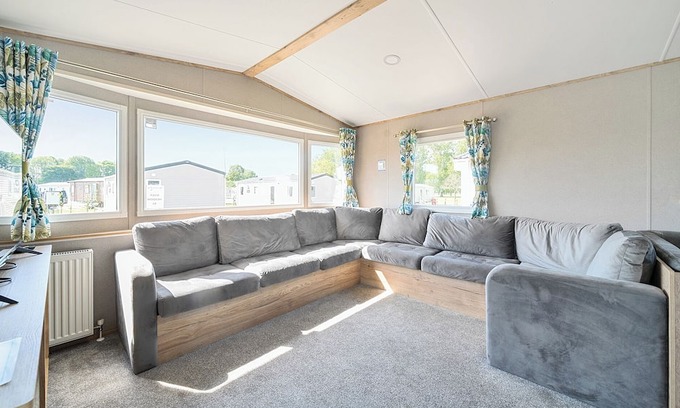Great Billing Cottage | WILLOWBROOK HIDEAWAY - BILLING AQUADROME in Billing Aquadrome Holiday Park