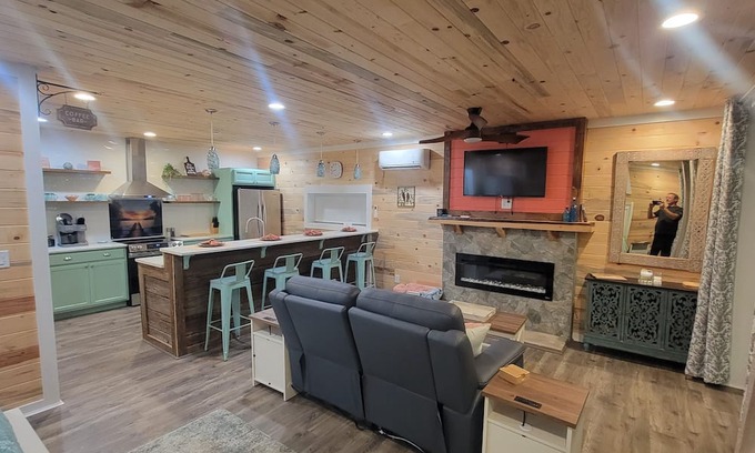 Battletown Cabin | Charming 1-bedroom cabin on Little Blue River.