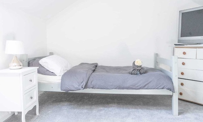 Leigh House | Room Number 4