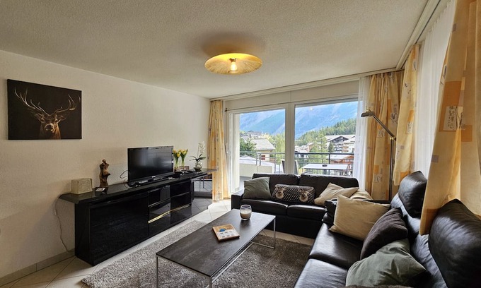 Saas-Fee Apartment | House Nicoletta, 4-room flat on 2nd floor in a prime location on the main road and slopes