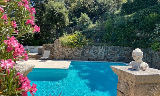 Tanneron House | Holiday Home 'Paisible Avec Piscine Privée' with Mountain View, Wi-Fi and Air Conditioning