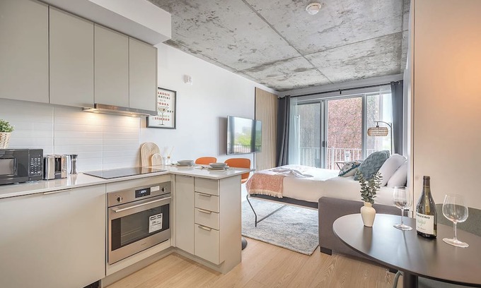 Quartier des Spectacles Apartment | Urban Hideout - Downtown Haven