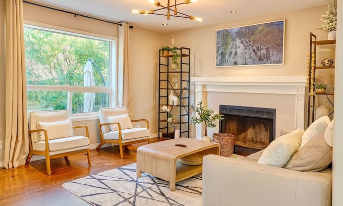 Signal Hill House | Modern 4BR Home with Garage, Fireplace & Backyard
