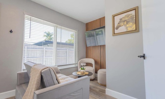 Croissant Park Apartment | Rest A Shore - Central, Cozy 1BR