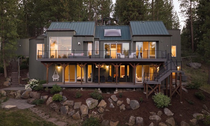 Deschutes River Woods House | Amazing Riverfront on the Water- Big Sky Bend