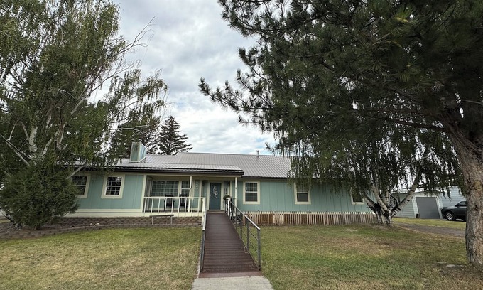 Three Forks House | Spacious 9-bedroom house located in Montana's Favorite small town.