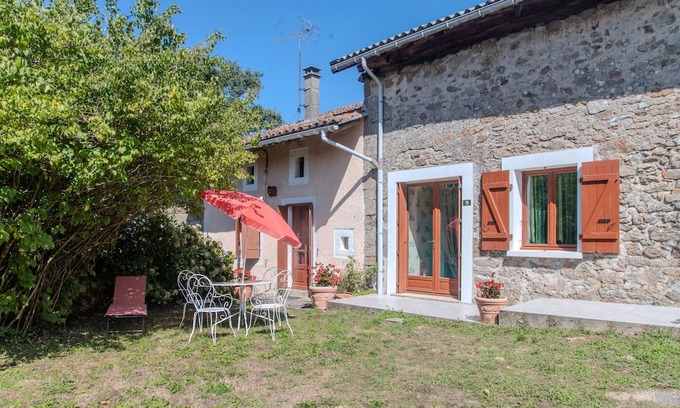 Saint-Mathieu House | Holiday Home 'Des Tilleuls' with Private Garden
