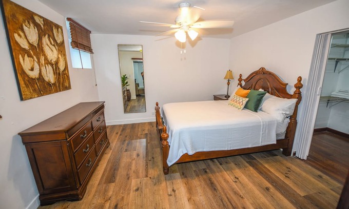 Pembroke Apartment | Cozy 1 bed-Apt in Quiet Pembroke-5 mins from Hamilton and Admiralty Beach