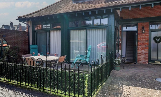 Felixstowe House | OLD FELIXSTOWE, BATH ROAD, pet friendly in Felixstowe, Suffolk