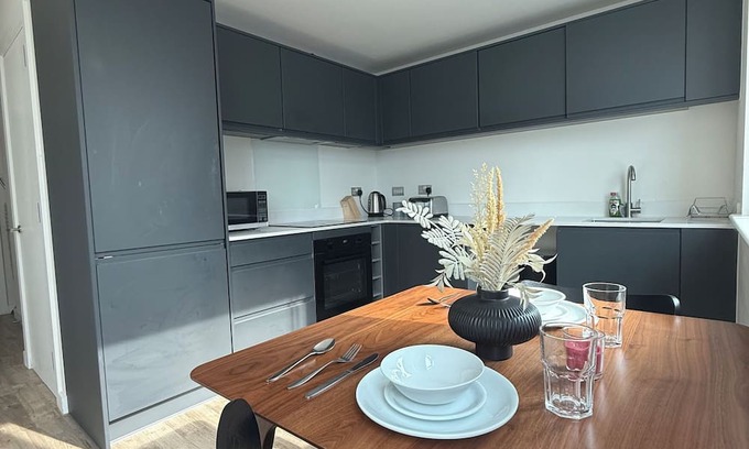 Old Trafford Apartment | Comfortable one bedroom apartment located in old Trafford !
