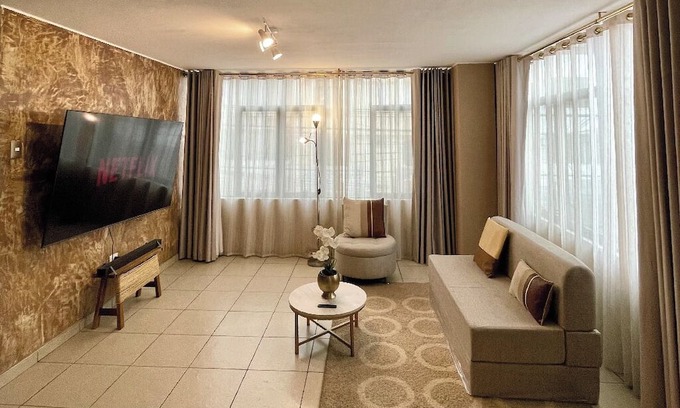 Ate Apartment | Luxury Apartment: 3BR2BA6G Work, Studio & Family - Live Like a Local Peruvian