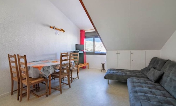 Cadeilhan-Trachere Apartment | Apt for 4 people at the foot of the slopes and hiking trails with views over the valley