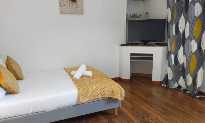 Miroir - Batignolles Apartment | Oyon Studio * Near train station * Parking * Fiber