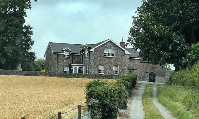 Donore House | Stone House, Boyne Valley Views nSleeps 10, 5 Bedroom 30 mins to Dublin airport