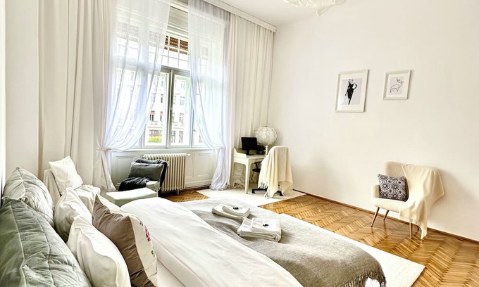 Old City Apartment | Breathtaking Victory Sq Views/Bright &Spacious 2BR