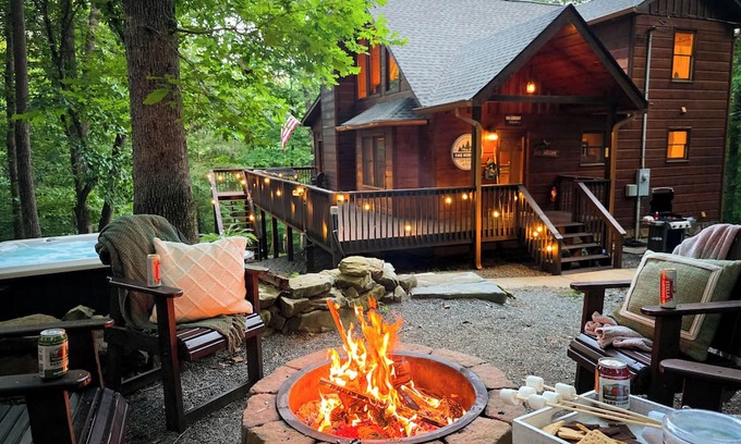 Ellijay Cabin | Serene Ellijay Cabin w/Hot Tub, Firepit, and Sauna
