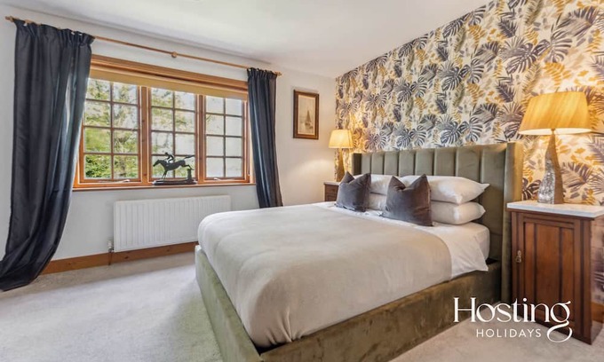 Maidensgrove House | Carpenter's Cottage - Tranquil Countryside Escape