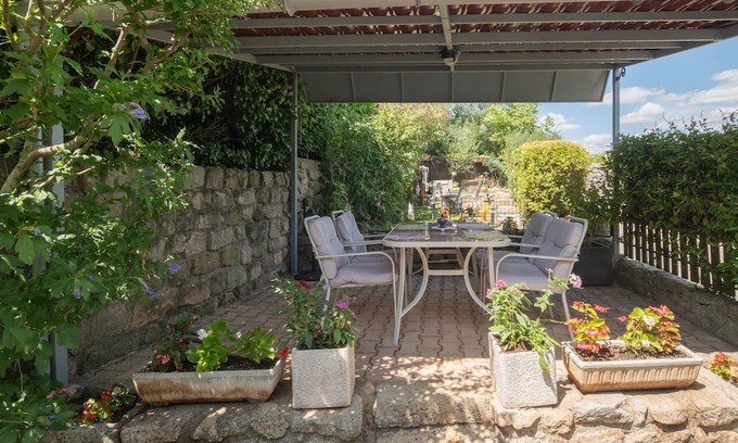 Payzac Apartment | Apartment 'Le Mas De La Blache' with Mountain View and Wi-Fi