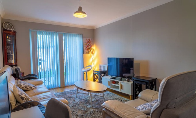 Cults House | Charming 4-bedroom house with AC, fitness room in lovely Cults