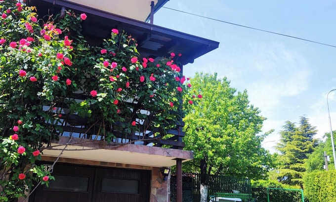 Skopje House | ZNK Family House: children-friendly cozy place with a yard in delightful Skopje
