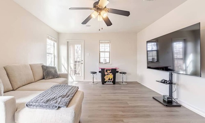 Austin House | South Austin Hummingbird Hideout: Cozy and Connected with Games & Entertainment