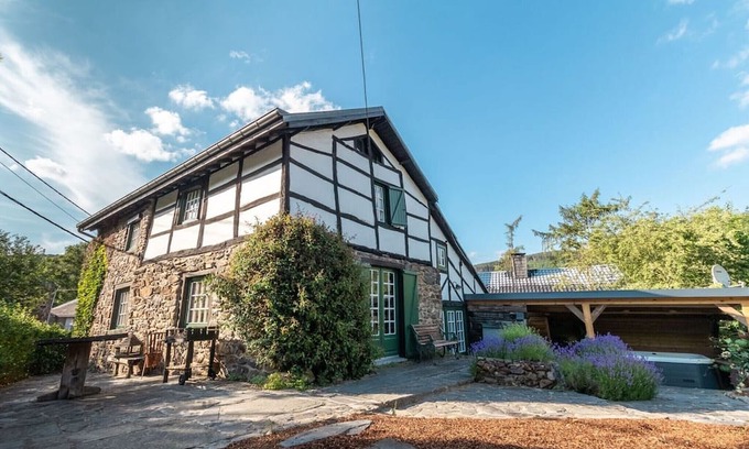 Grand Coo House | House in Coo near Famous Waterfalls