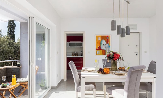 Dubrovnik Apartment | Charming 2-bedroom apartment with WiFi and AC in Dubrovnik