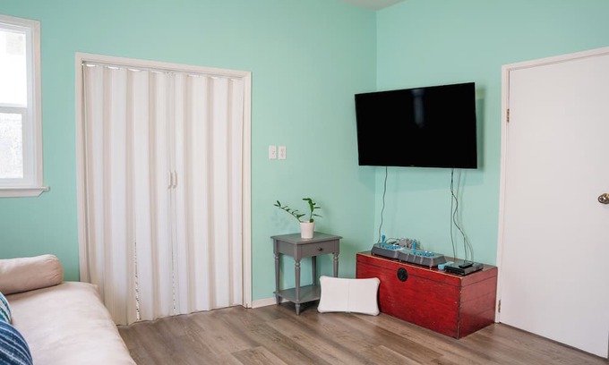 East Village House | Modern DT LB Retreat Near Beach & Fun