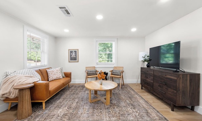 Roswell Apartment | Cozy 1-bedroom apartment in hot downtown Roswell