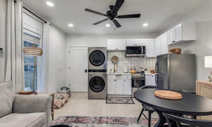 Denton Apartment | The Vanderbilt Mansion Apt 5 Near Downtown and TWU