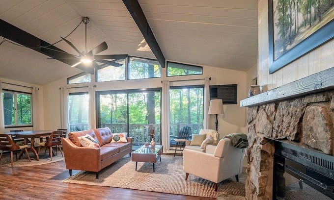 Acme Ski Chalet | Secluded Chalet near Ohiopyle and Seven Springs