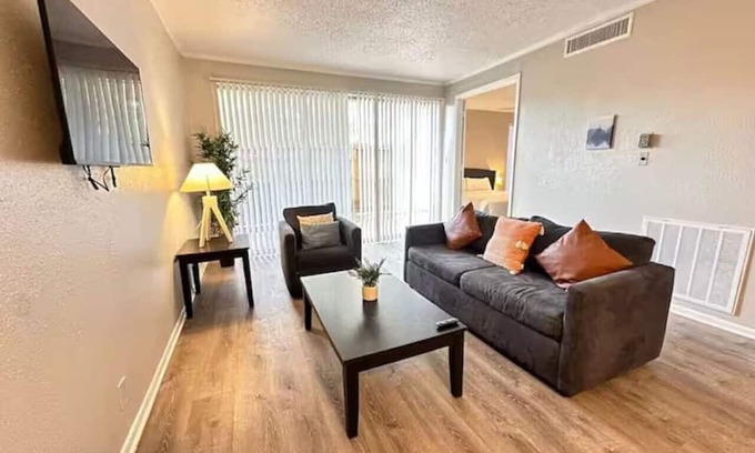 Nassau Bay Apartment | Enjoy Houston’s Bay Area in a Chic, Cozy Hideaway!