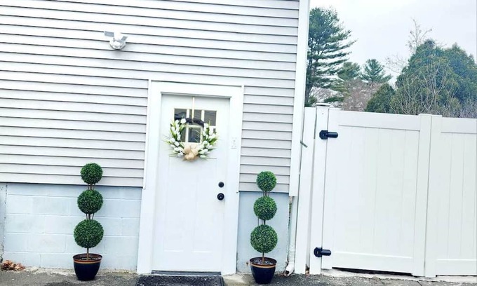 Brockton Apartment | Cozy studio with AC near Stonehill College in charming Brockton