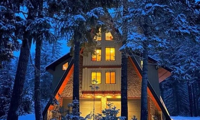 Easton Cabin | Enchanted River A-Frame. Secluded retreat with game room, hot tub, yard games!