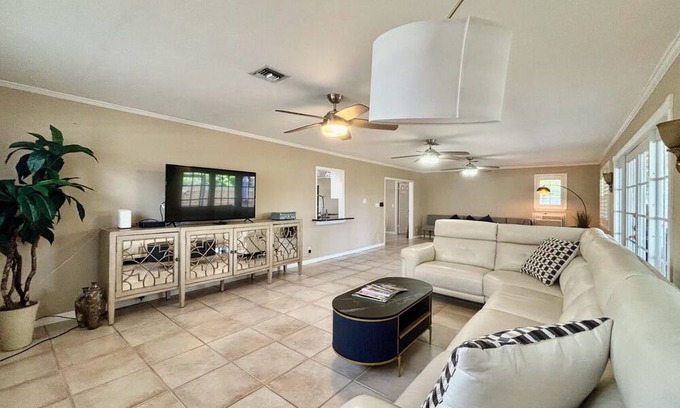 West Palm Beach House | Palmetto Paradise: Hot tub, close to downtown!