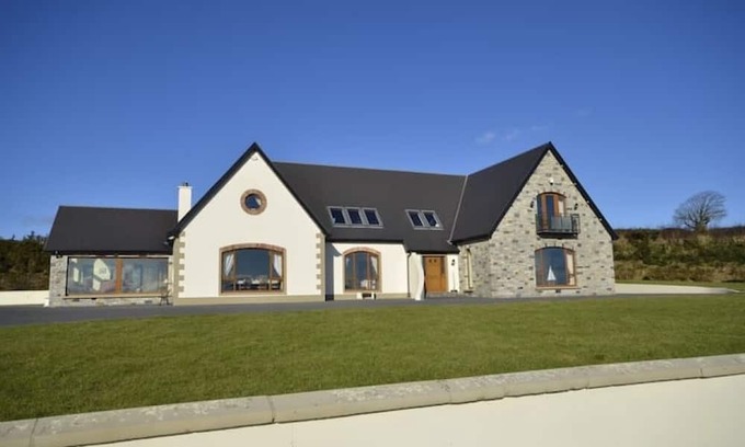Ballymacarthur Bed & Breakfast | Lodges Estate: Spacious Retreat for Up to 10 Guests
