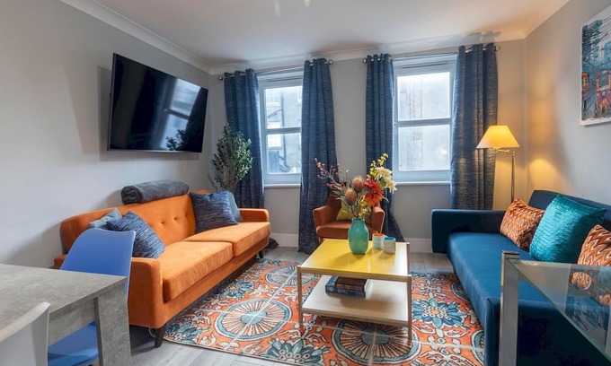 Montpelier Apartment | Pass the Keys | Stylish historic central apartment