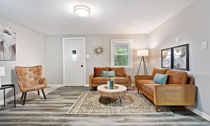 West Mifflin House | Luxury 4-bedroom Family House in West Mifflin