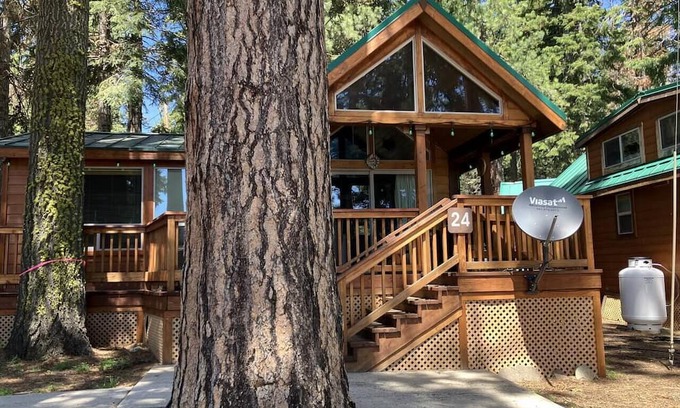 Ashland House | Cabin #24 at Hyatt Lake Resort