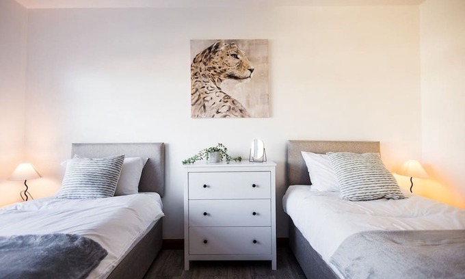 Southampton House | Spacious 4 Bed with Free Parking