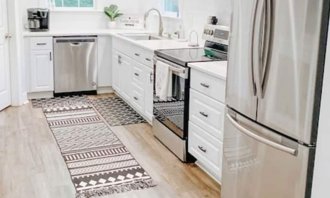 Fairview Cottage | Spacious 5-bedroom cottage in fabulous Fairview with WiFi, AC