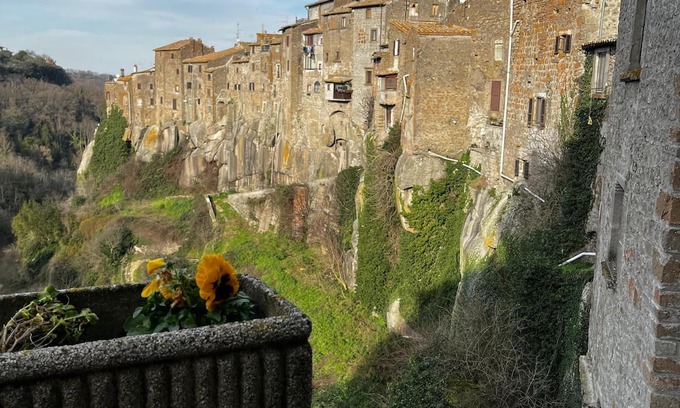 Vitorchiano Apartment | Suspended in the village