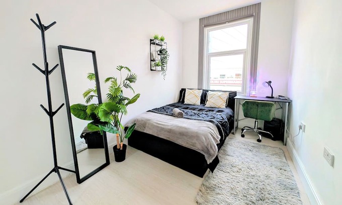 St. Leonard's Apartment | Modern Studio - The Sombrero in Streatham