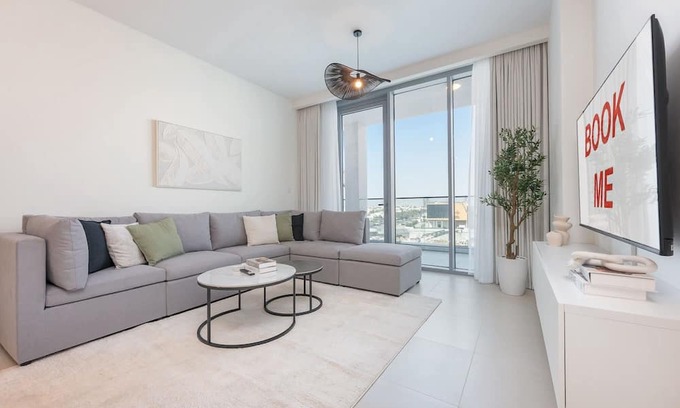 Al Safa Apartment | Elegant, Relaxing 3-Bedroom Apartment in Perfect Location at Canal Front 6