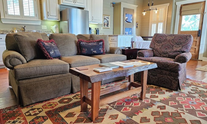 St. Francisville Cottage | Ayres Cottage by Louisiana Hospitality Group